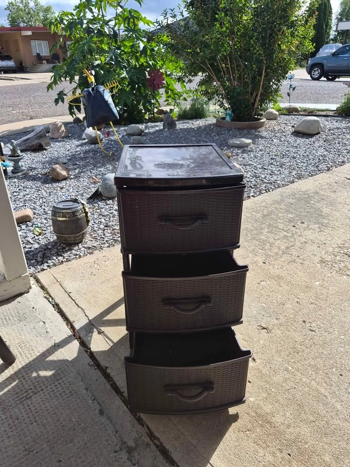 3 drawer choc brown plastic tower $30 - photo 2