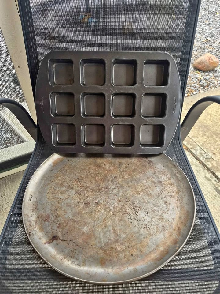 Pizza sheet and mini loaf tray