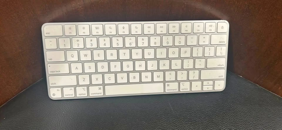 Apple Magic Keyboard (TESTED- WORKING)