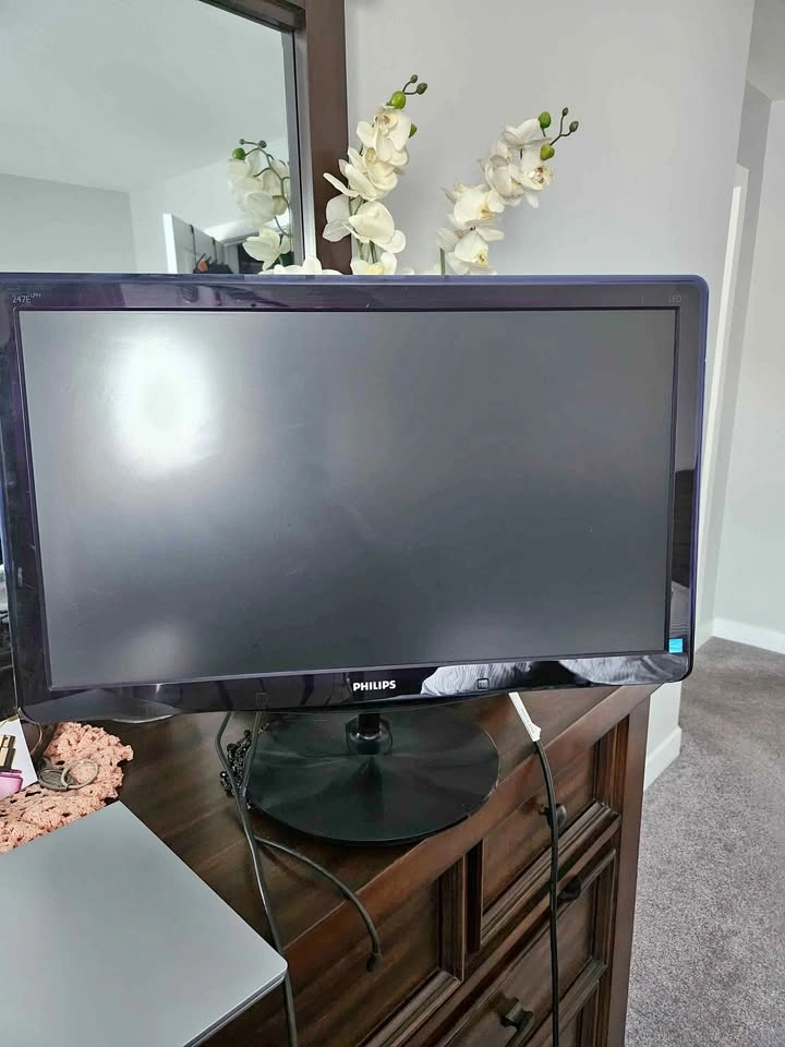 Philips 24" Full HD LED Monitor (2ms, HDMI)