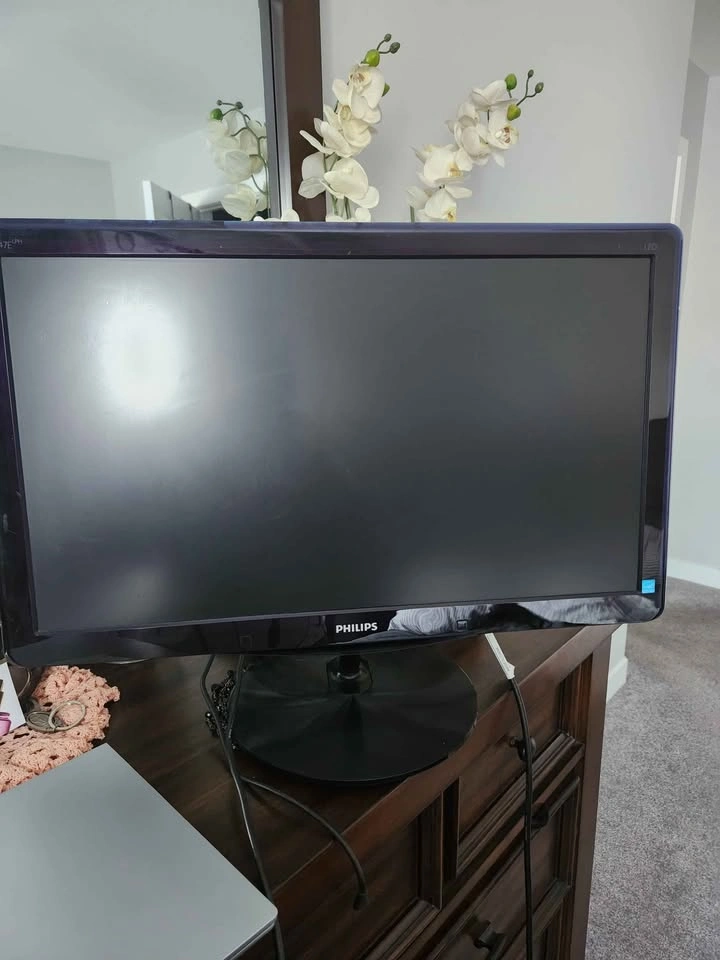 Philips 24" Full HD LED Monitor (2ms, HDMI) - photo 2