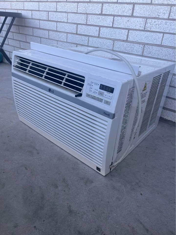LG 12,200 BTU Window Air Conditioner LW1217ERSM - photo 2