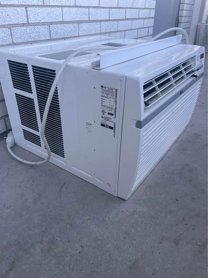 LG 12,200 BTU Window Air Conditioner LW1217ERSM - photo 3