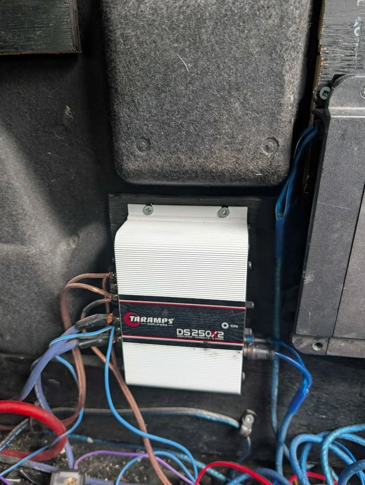 2 10" Subs & Amps For Sale - photo 5