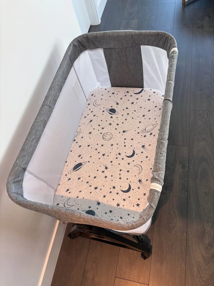 Adjustable Bedside Bassinet - photo 2