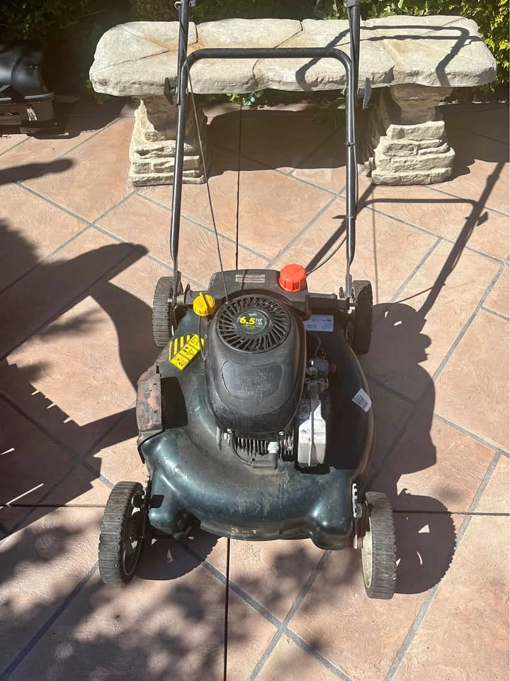 Yardworks Push Lawn Mower Model 11A-435R515