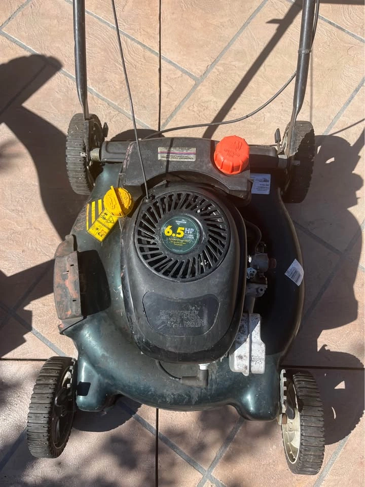Yardworks Push Lawn Mower Model 11A-435R515 - photo 2