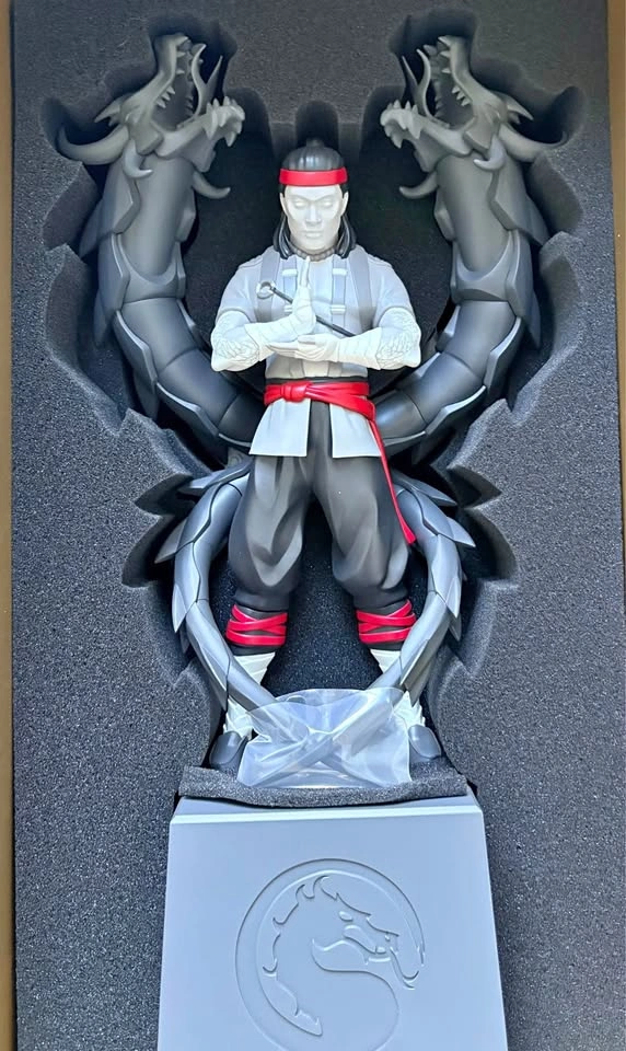 Mortal Kombat 1 Liu Kang Kollector's Edition Statue and Art