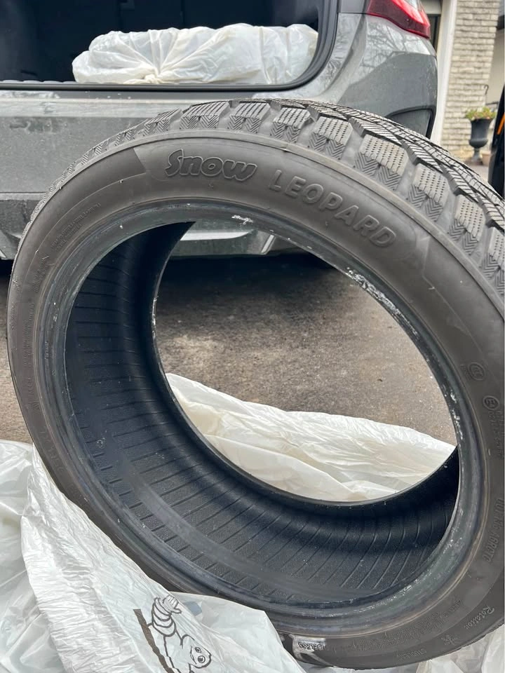 Set of 4 Winter Tires – 225/45R18 Snow Leopard