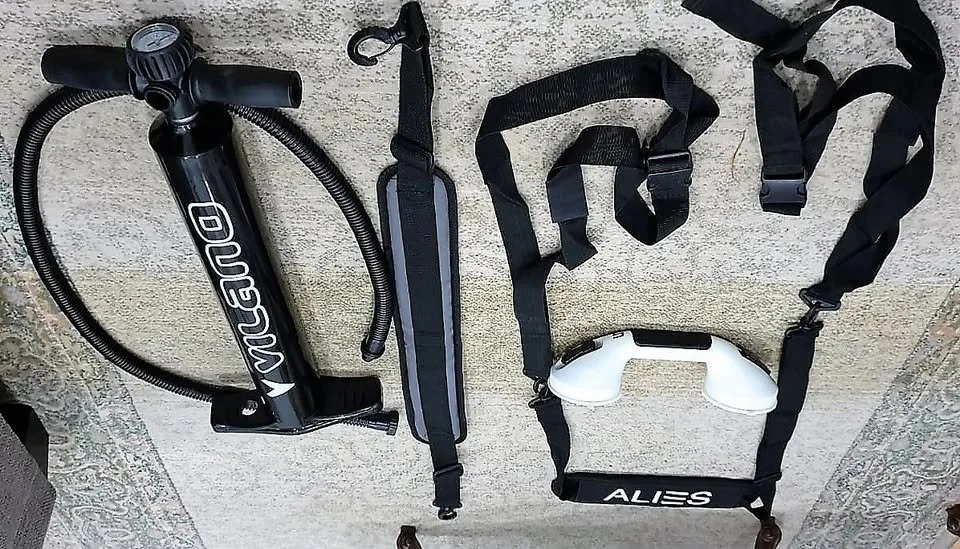 Paddle board pump, accessories, strap, grip handle image indicator(2)