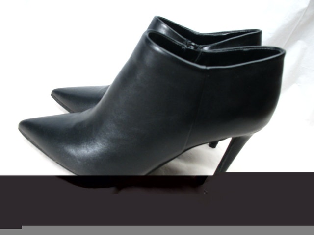 Size 7 Women's Black Ankle Boots - photo 2