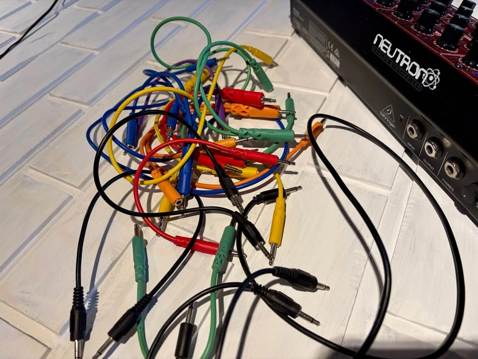 Behringer Neutron Semi Modular Synth with extras - photo 3