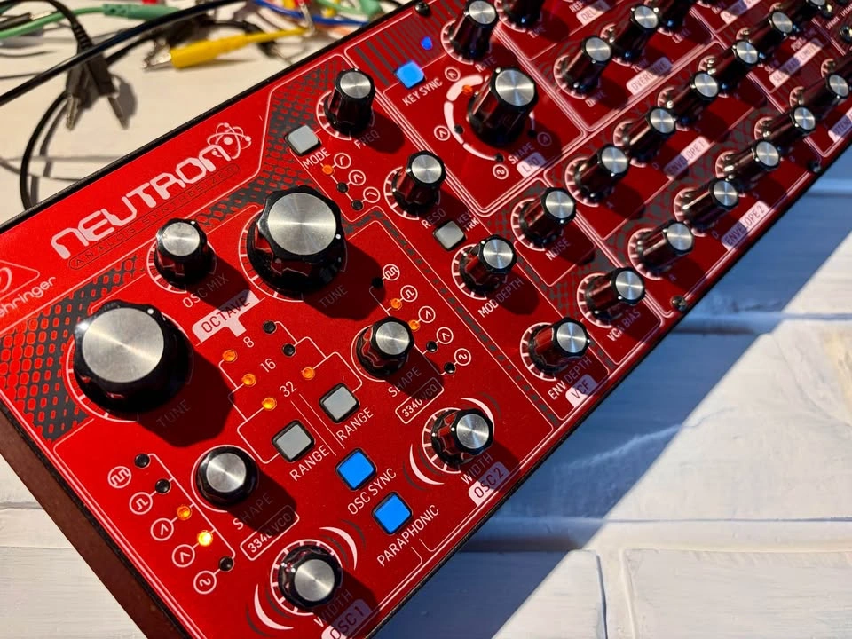 Behringer Neutron Semi Modular Synth with extras - photo 4