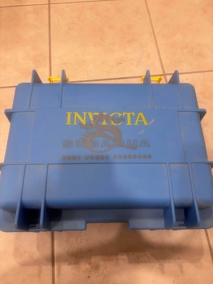 Invicta water/pressure proof watch case - photo 5