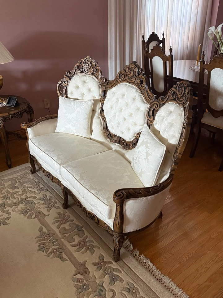 Elegant Vintage Living Room Set – Ornate Carved Wood - photo 2