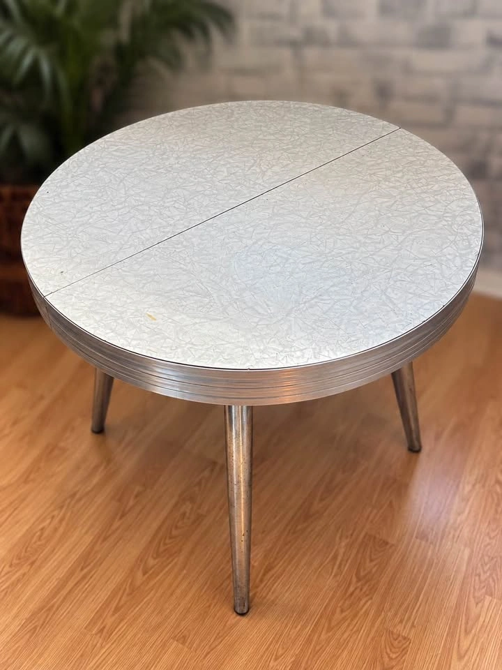 Vintage Round Dining Table - photo 2