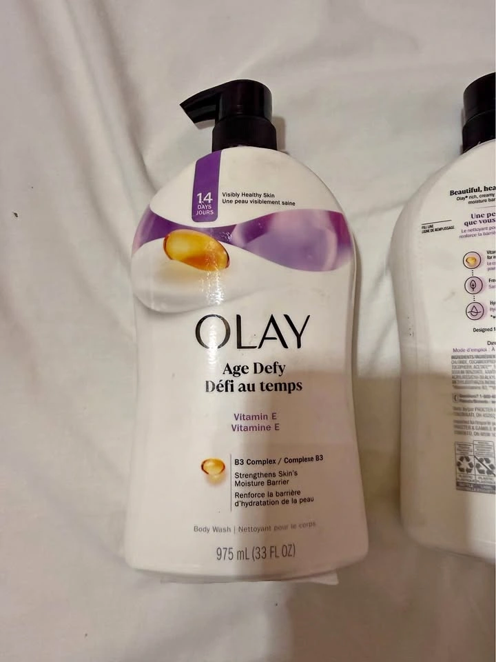 Olay Age Defying Body Wash [2pc] with Vitamin E, 975 mL NEW
