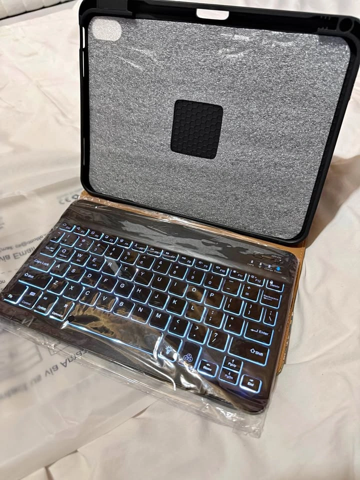 VIKESI Keyboard Case for iPad 11th Gen / 10th Gen