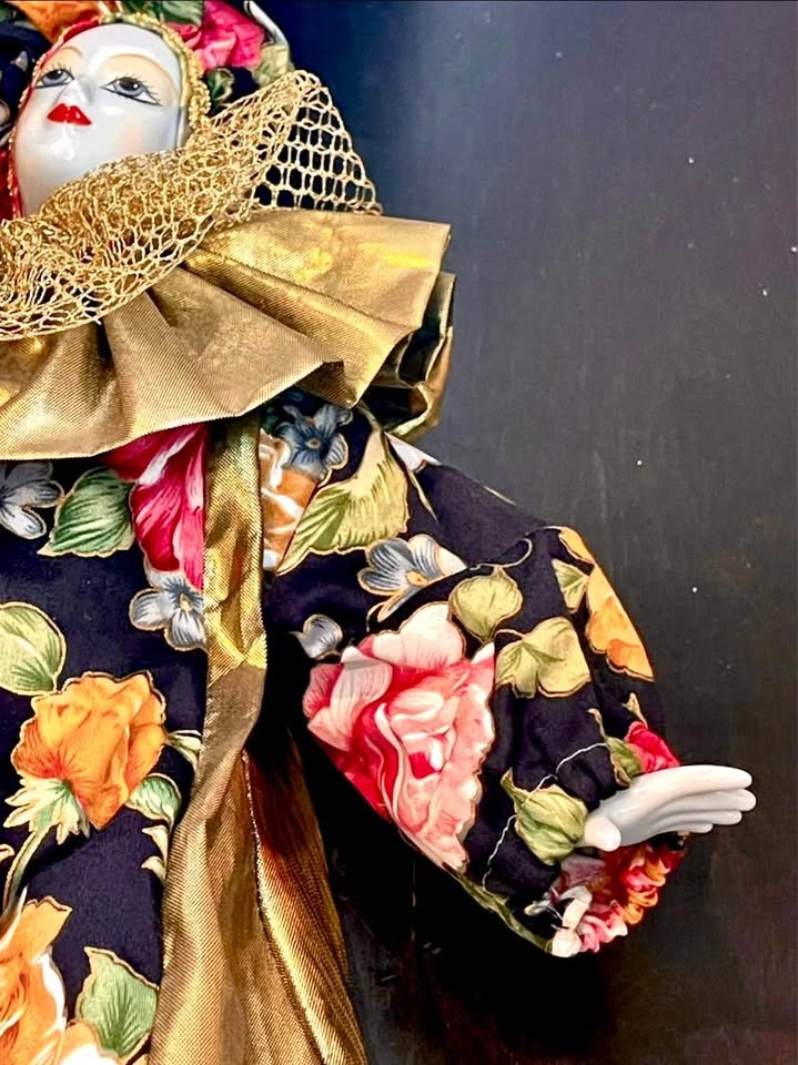 Vintage 17 inch Mardi Gras Floral Gold Porcelain Jester Doll - photo 4