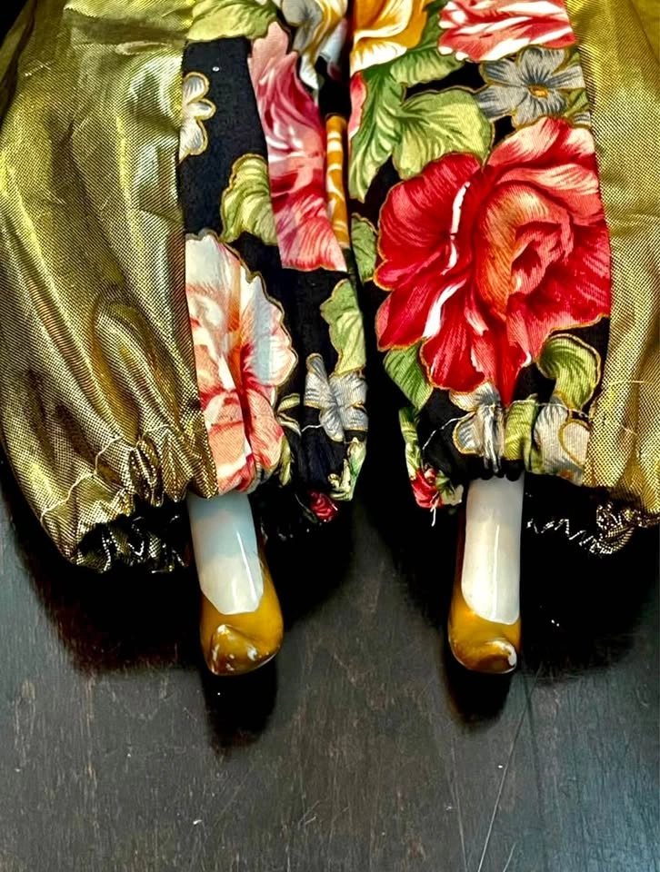 Vintage 17 inch Mardi Gras Floral Gold Porcelain Jester Doll - photo 5