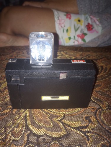 Vintage Kodak Instamatic X 35F Camera with Flash Cube - photo 4