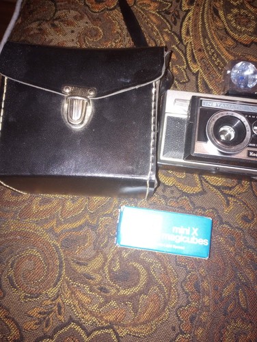 Vintage Kodak Instamatic X 35F Camera with Flash Cube - photo 5