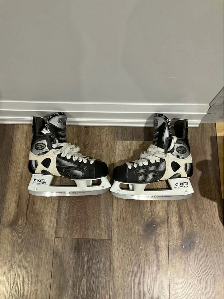 Vintage CCM 952 Super Tacks Hockey Skates – Size 7 – Made in Can