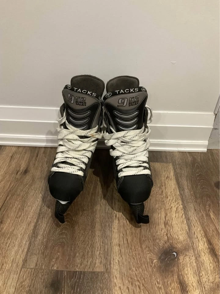 Vintage CCM 952 Super Tacks Hockey Skates – Size 7 – Made in Can - photo 2