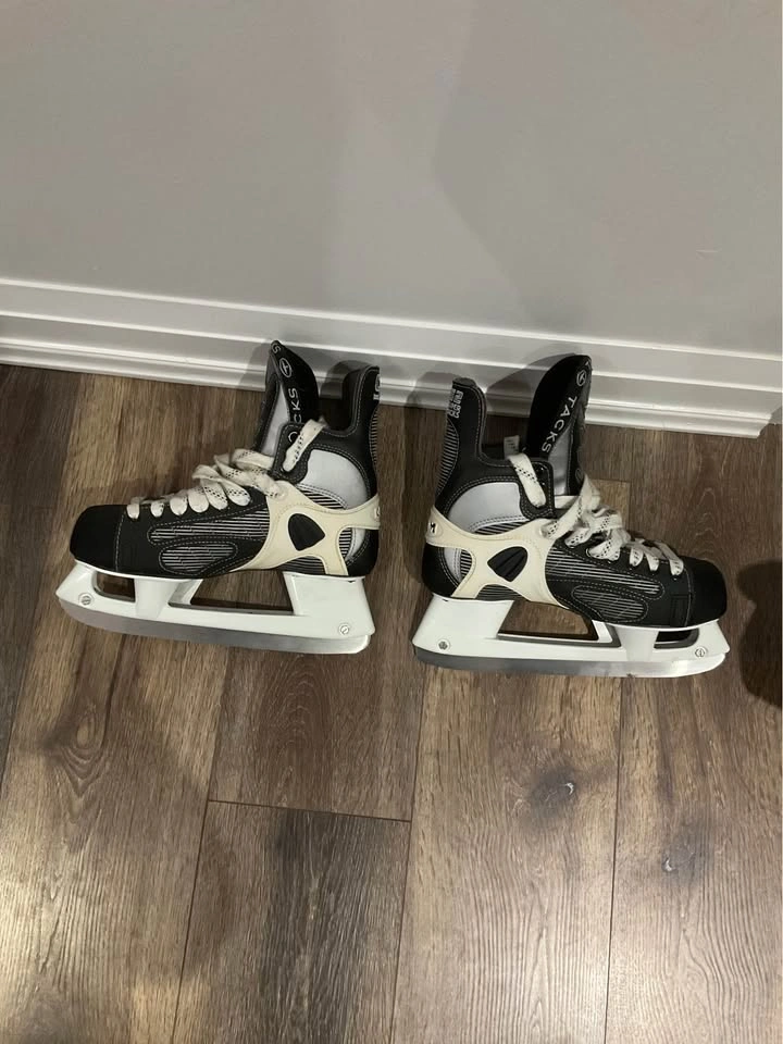 Vintage CCM 952 Super Tacks Hockey Skates – Size 7 – Made in Can - photo 3