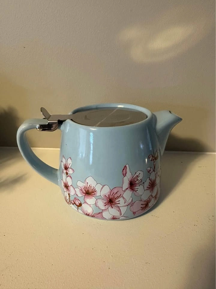 Small Blue and Pink Floral Teapot - photo 4