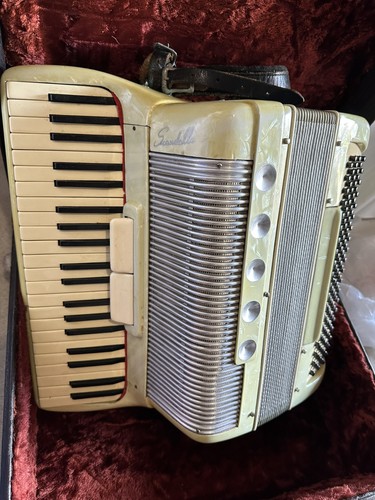 Scandalli Accordion 41 keys, 120 bass, 2 treble switches - photo 2