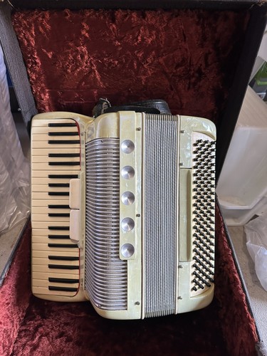Scandalli Accordion 41 keys, 120 bass, 2 treble switches - photo 3