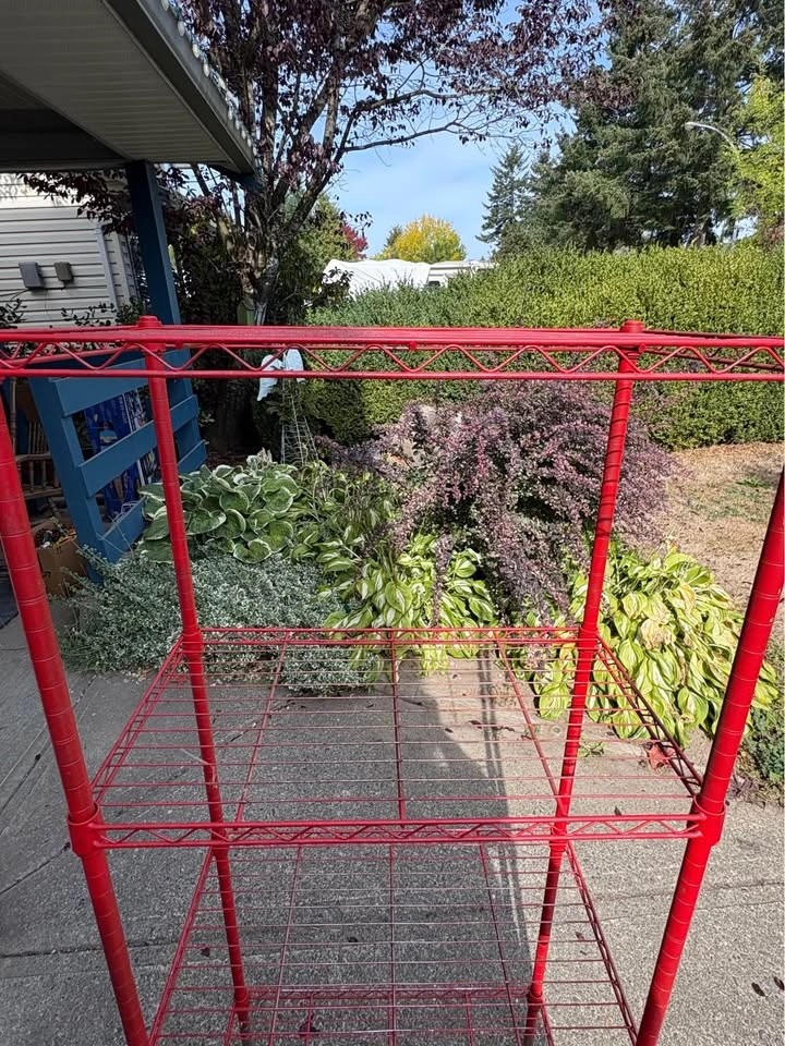 Red metal shelving - photo 2