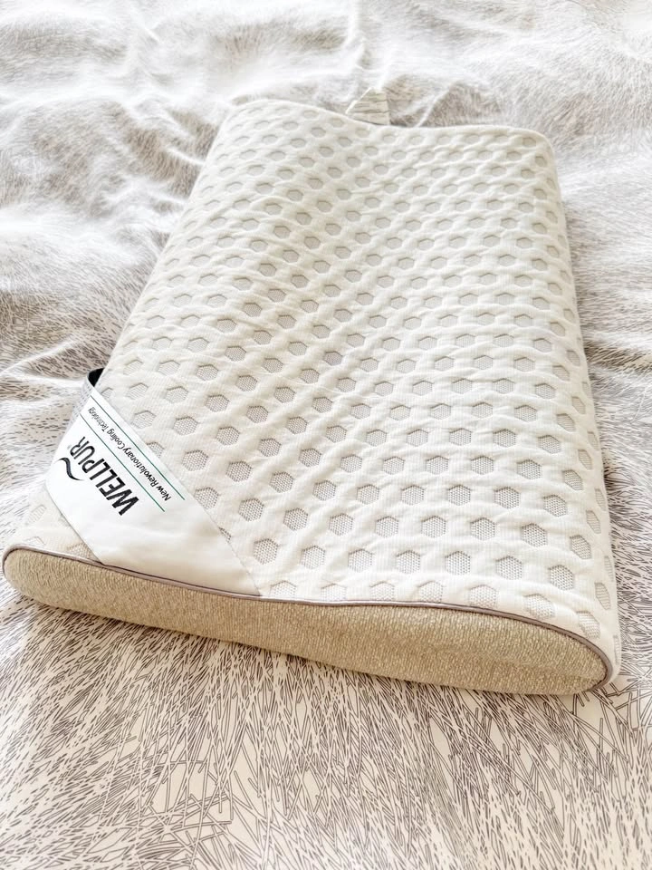 Wellpur Gel Memory Foam Standard Pillow with Ice-Cooling - photo 3