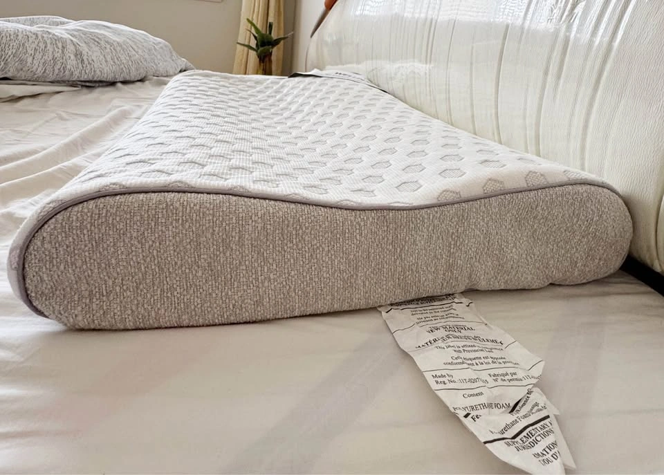 Wellpur Gel Memory Foam Standard Pillow with Ice-Cooling - photo 4