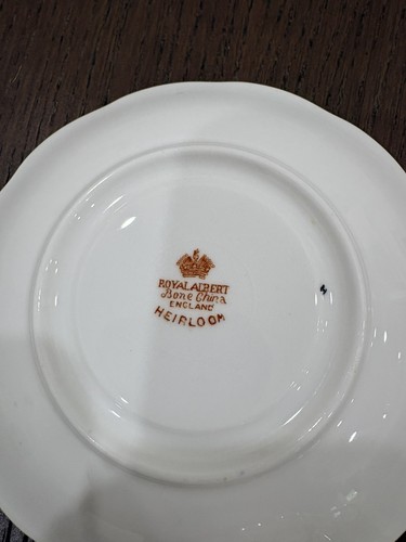 Royal Albert vintage cup and saucer - photo 2