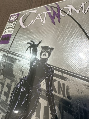 Catwoman (2018) #4 NM Joëlle Jones Foil Cover DC Comics - photo 3