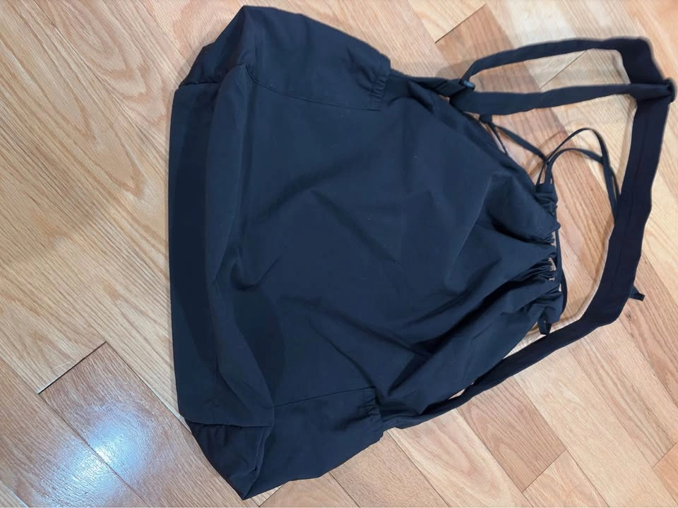 Uniqlo U Drawstring Shoulder Bag – Black - photo 5