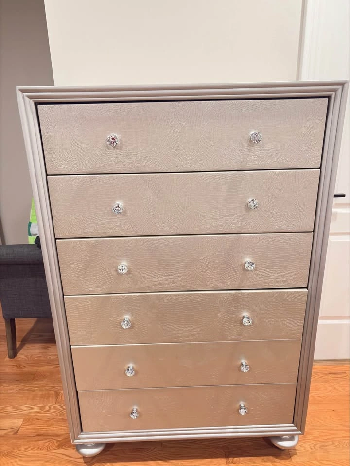 Queen Bedroom Set – Bed + 2 Nightstands + Dresser + Tallboy - photo 4