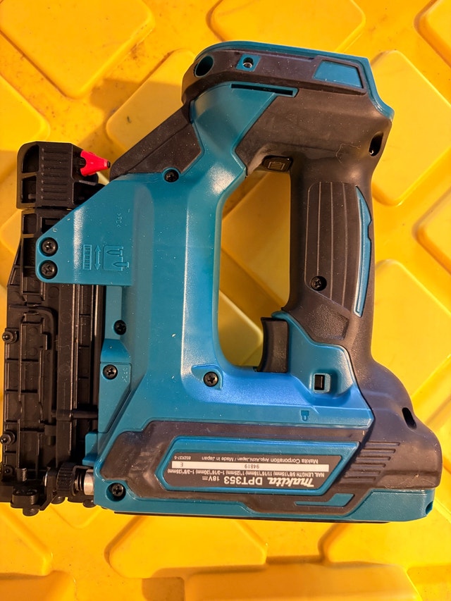 Makita DPT353 18V LXT Cordless Pin Nailer - photo 2
