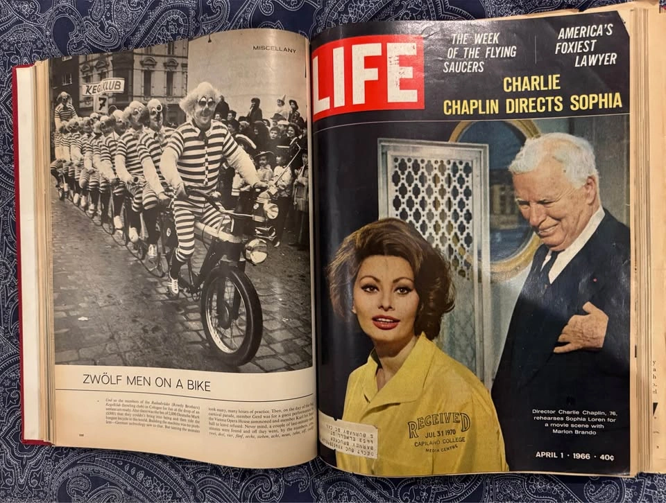 Vintage LIFE Magazine Bound Volumes – 1943, 1952, 1956 & 1961 - photo 2