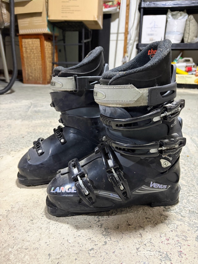 Lange Venus 7 Women’s Ski Boots – 24.5 (US 7.5–8)