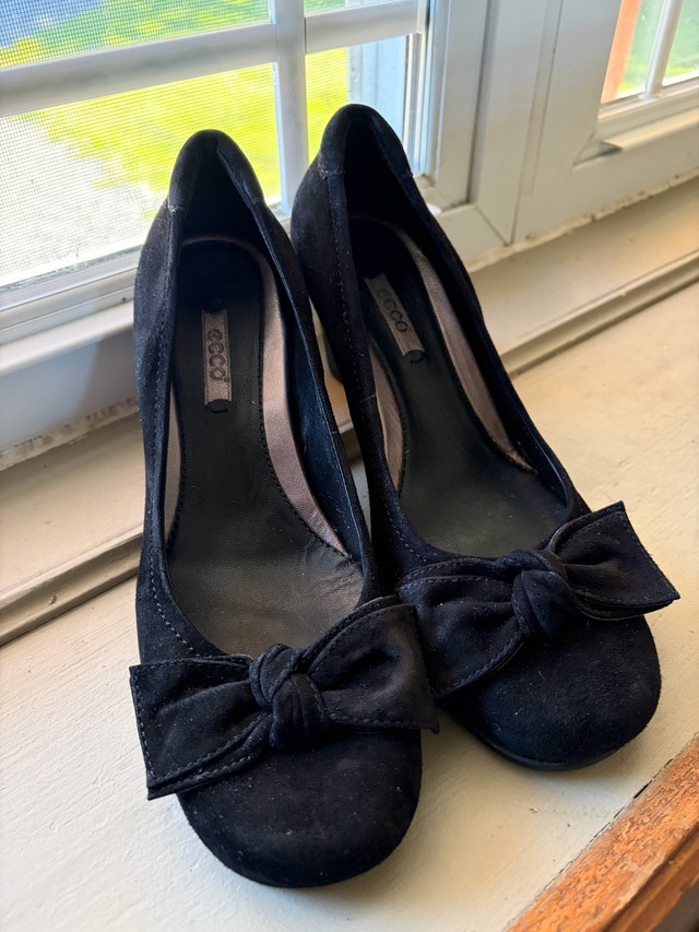 ECCO Black Suede Pumps – EU 38 / Women’s 7–7.5