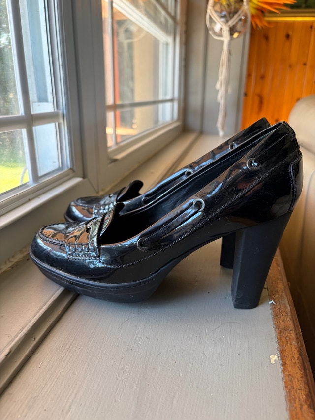 Authentic Tod’s Patent Leather Loafer Heels – EU 38