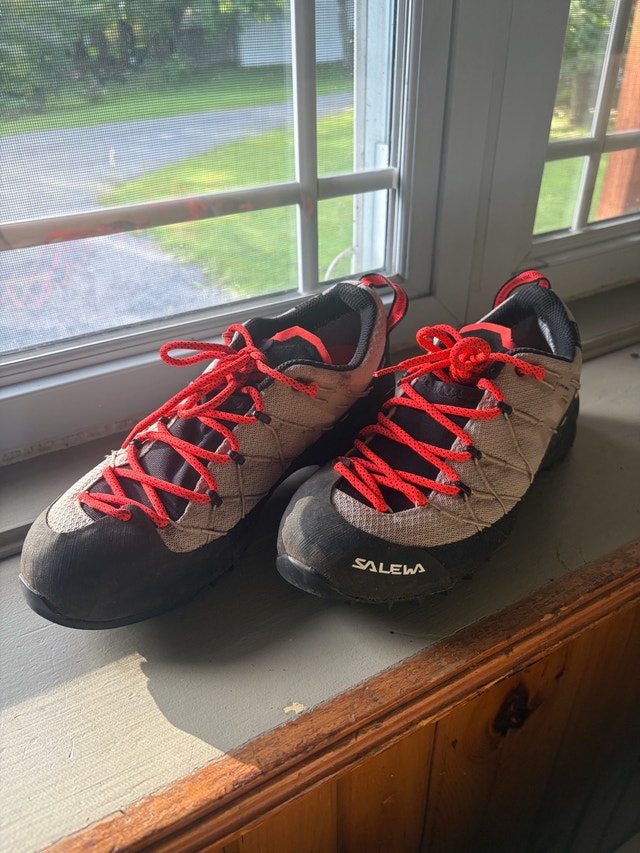 SALEWA Wildfire 2 GTX Women’s Hiking – Size 7.5