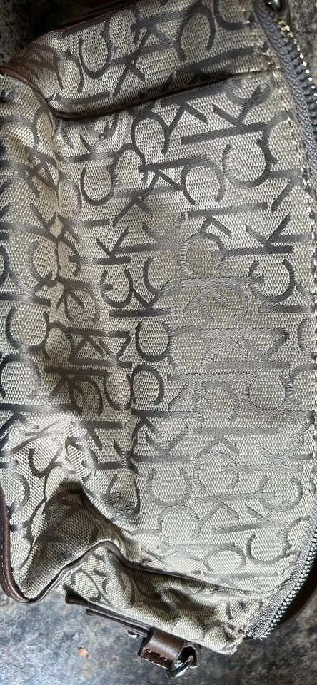 Calvin Klein Monogram cosmetic bag - photo 3