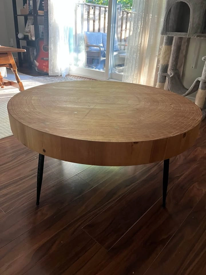 Round Wood-Look Coffee Table – 31.5” – Lightweight - photo 3