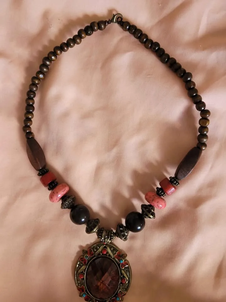 Antique style necklaces image indicator(2)