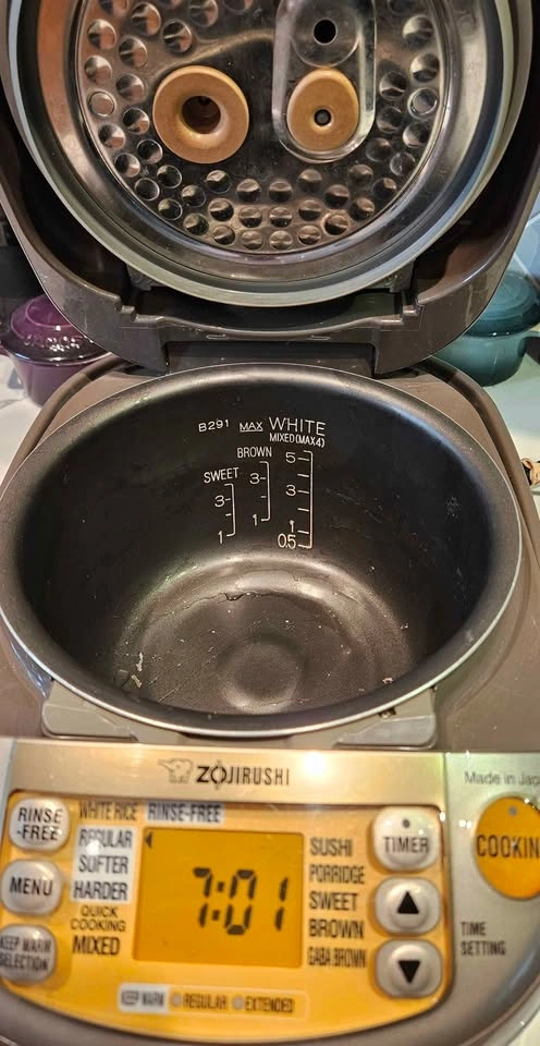 Zojirushi Pressure Induction Heating Rice Cooker - photo 2