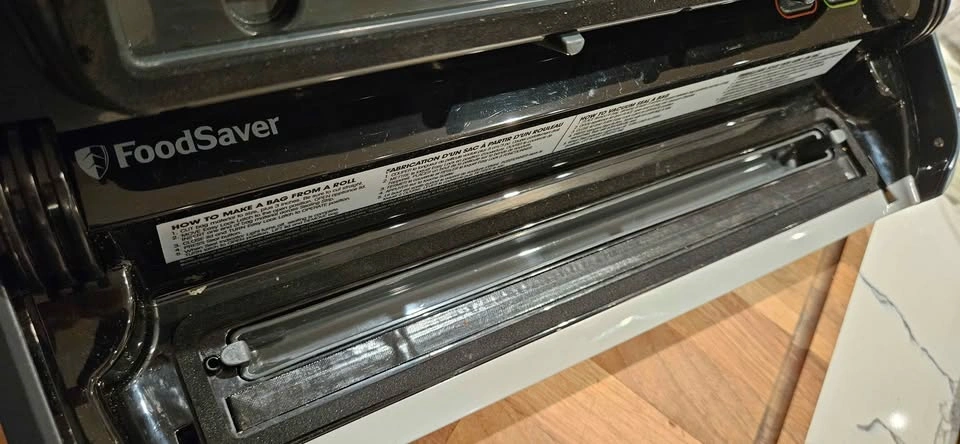 FoodSaver Vacuum Sealer - photo 2